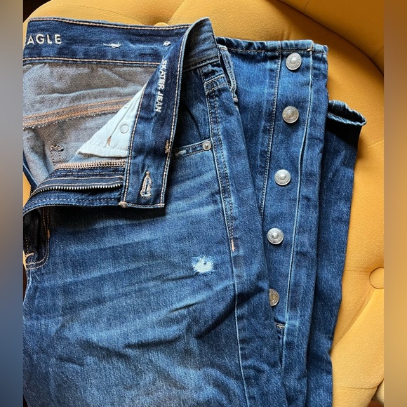 American Eagle skater jeans w/ snap leg embellishment. Size 8R rigid denim NWOT - Picture 9 of 10